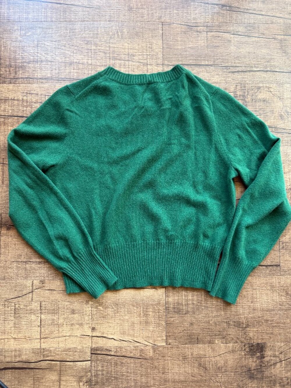 J. Crew Cashmere shrunken crewneck sweater in green, Size M - Picture 6 of 7